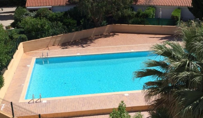 APPARTEMENT AVEC PISCINE