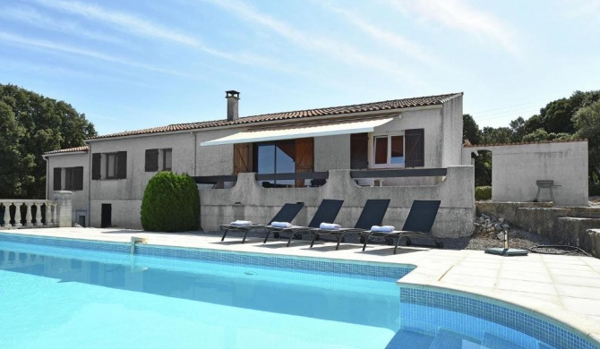 Quaint Villa in Argelliers with Private Swimming Pool