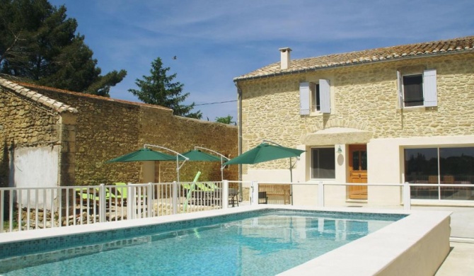 Beautiful holiday home with enclosed private swimming pool near the village of Aubais