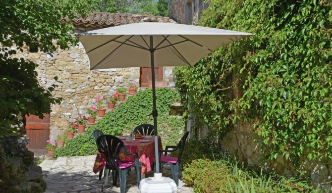Quaint Villa with Garden in Bagard France