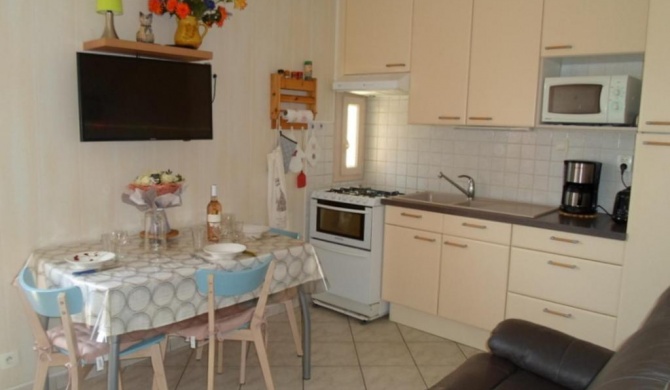 Appartement Balaruc-les-Bains, 2 pièces, 2 personnes - FR-1-503-53