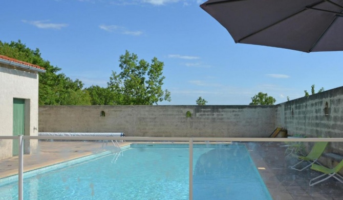 Simplistic Villa in Barjac with Swimming Pool