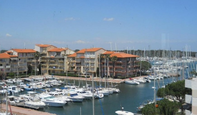 Beau T2 Climatisé sur Marina avec parking privé