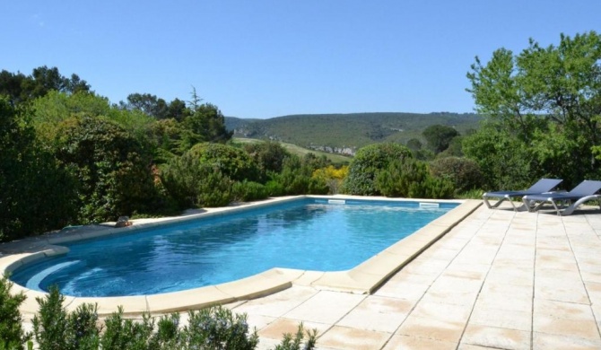 Lovely villa in Cesseras with private swimming pool