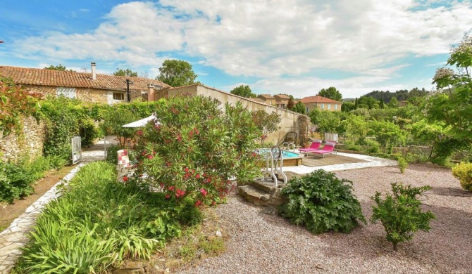 Cozy Holiday Home in F lines Minervois with Swimming Pool