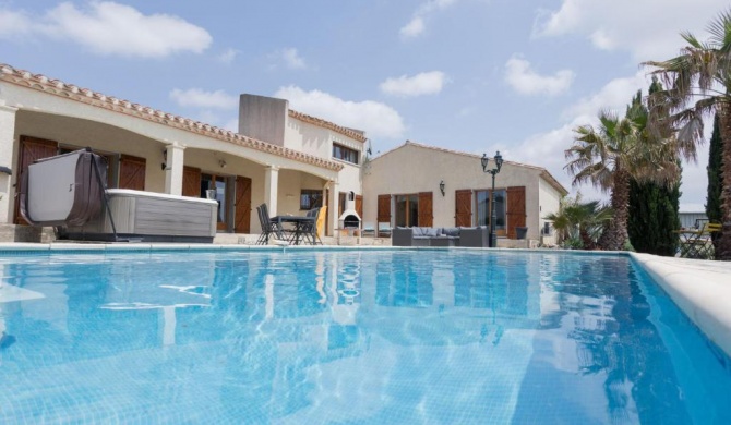 Modern Villa in Felines Minervois with Private Swimming Pool