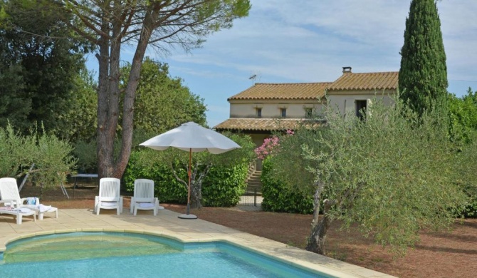 Cozy Villa in Flaux with Swimming Pool