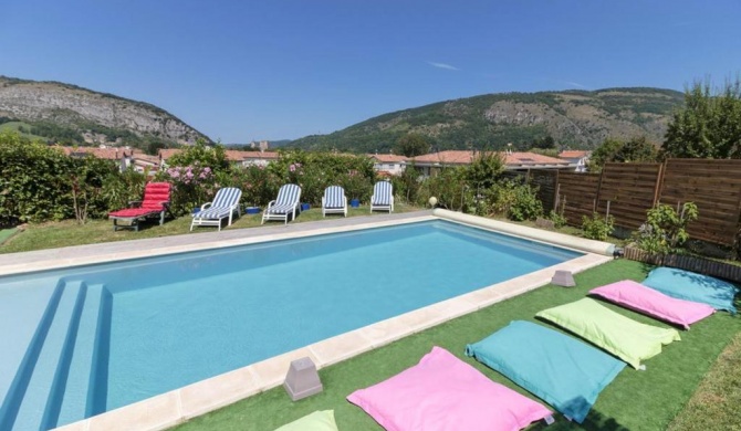 Villa de 4 chambres avec vue sur la ville piscine privee et jacuzzi a Foix