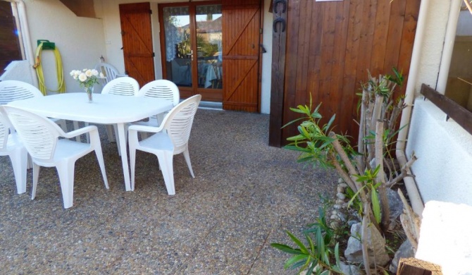 Maison de 2 chambres a Gruissan a 100 m de la plage avec terrasse