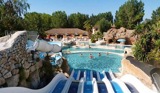 Bungalow de 2 chambres a Agde a 700 m de la plage avec piscine partagee et jardin amenage
