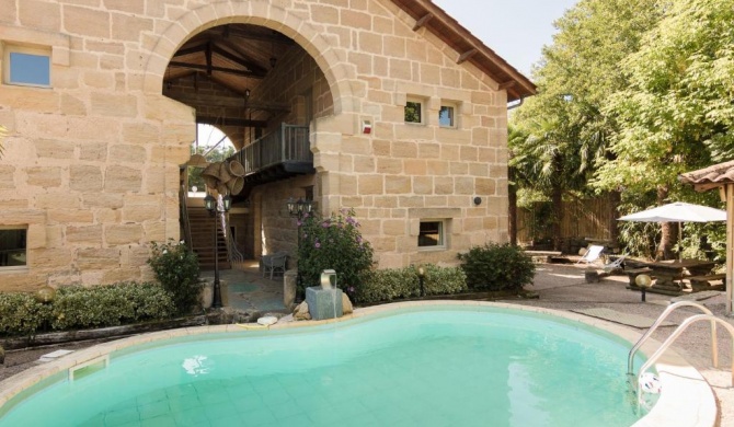 Luxurious mansion in Lacapelle-Marival with heated pool