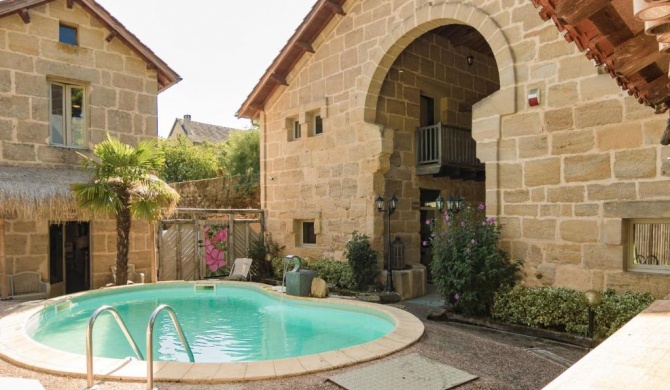 Lush mansion in Lacapelle-Marival with heated pool