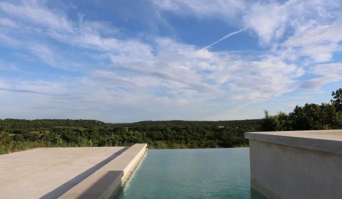 Maison calme, 4ch/7pers, avec piscine à débordement