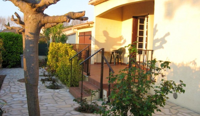 Maison de 3 chambres avec piscine privee et jardin clos a Marseillan a 6 km de la plage