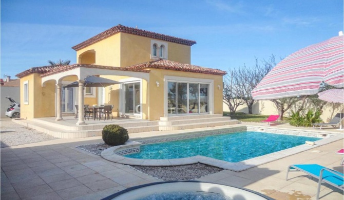 Three-Bedroom Holiday Home in Marseillan